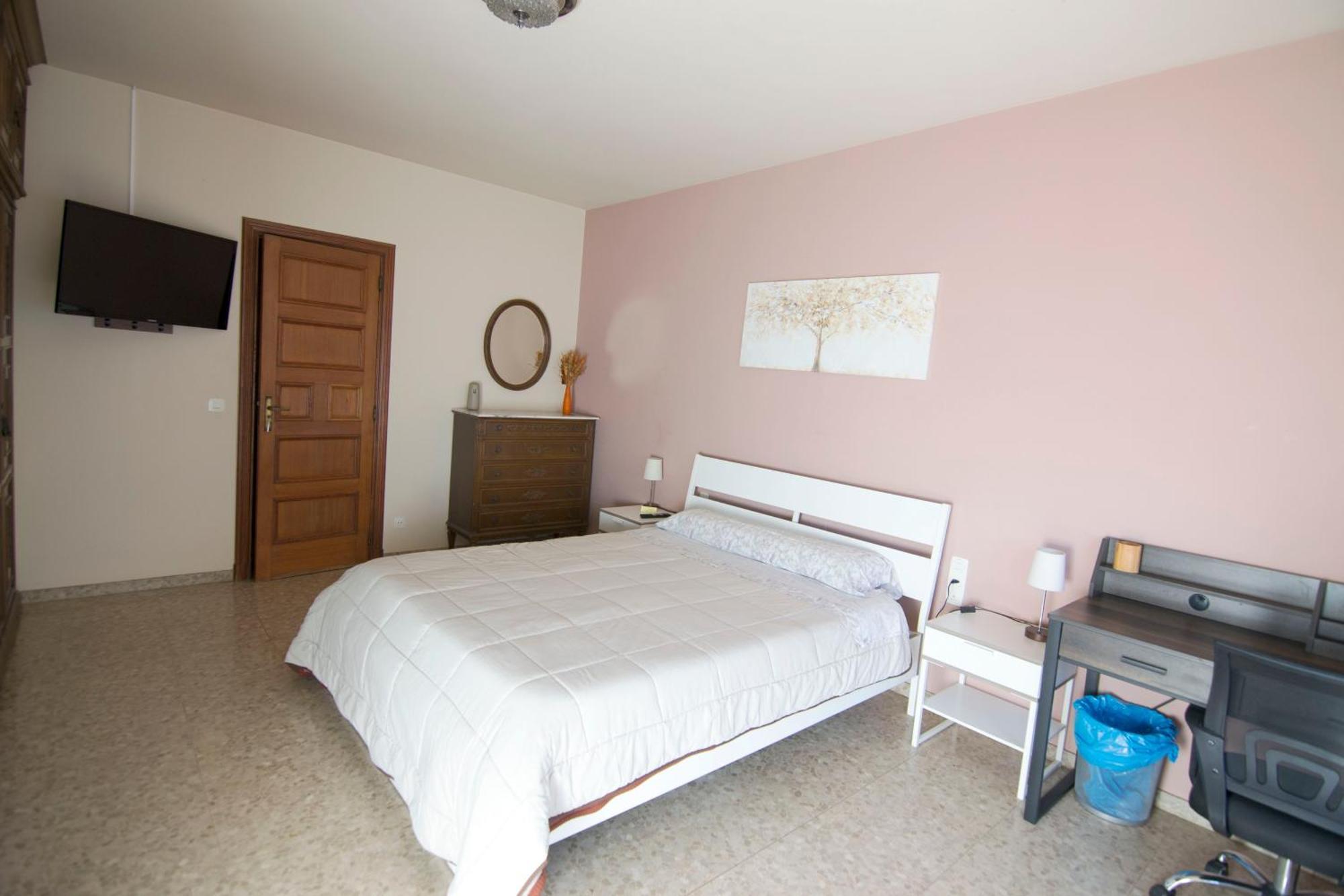 Habitacio V Cal Kim Homestay Martorell